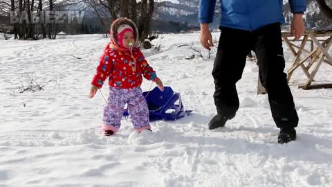 This year's snow is particularly heavy, the ground is covered with snow