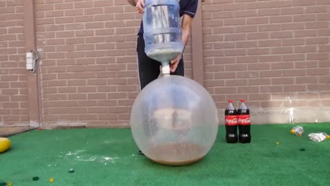 Experiment Giant Coca Cola Balloon VS Mentos2