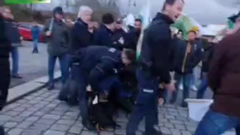 Pfefferspray gegen sächsische Rentner: Brutaler Angriff auf Radeberger Montagsspaziergang!