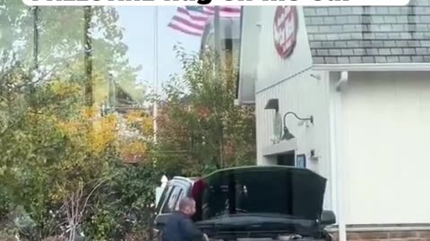 Jason Statham puts the PALESTINE flag on his car 🇵🇸