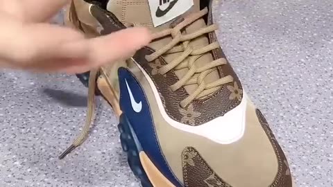 Short video of shoe laces