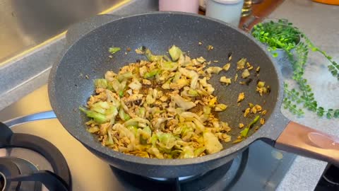 Zero Skills Required! Stir Fried Cabbage & Glass Noodles with Eggs 鸡蛋炒白菜冬粉 Chinese Stir Fry Recipe