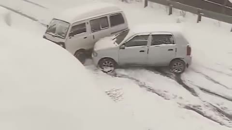 Car slip snow 🌨️