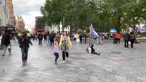 🇬🇧 London walk - Regent St, Piccadilly Circus and Leiceste