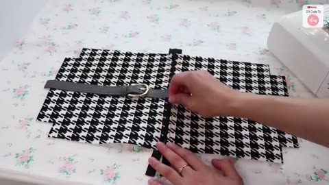 2 CUTE DIY SMALL WOMAN BAGS TUTORIAL STEP BY STEP CROWS FEET PRINT POPULAR DESIGNS Part 1