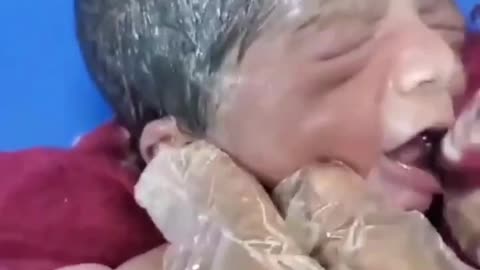 New Born Baby Cleaning healthy and water after birth baby