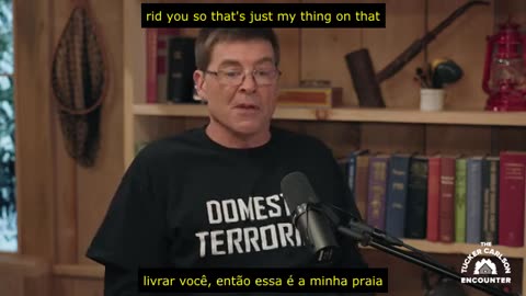 Vizinho de Tucker na América Rural, superando o vício, e Donald Trump