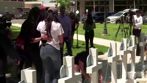 Meghan makes surprise visit to Texas shooting memorial