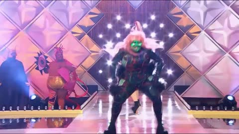 The Top 2 Queen Lip Syncs to "Freak" by Estelle | Canada's Drag Race vs. The World Episode 5