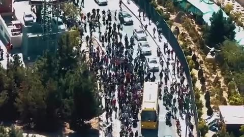 Fans welcome Cristiano Ronaldo in Tehran😳😳😳