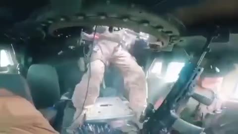 Ukranian Humvee hits a Russian ANTI-Tank mine