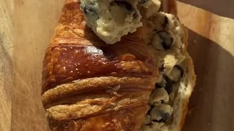 Cookie Dough Croissant (Le Crookie) 🥐