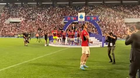 Ibrahimovic celebrates with cigars and a bottle of beer for the victory of AC Milan.