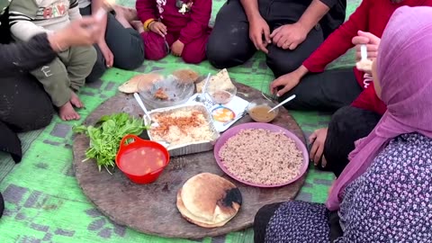 Displaced Gazans break Ramadan fast in the rubble