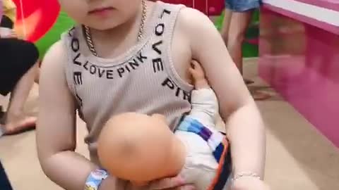 The baby plays doll games with him