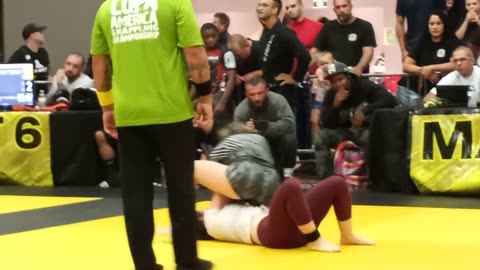 Girl fights Girl nogi jiu-jitsu