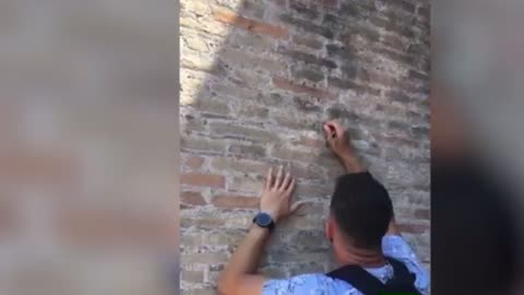 Italian Government Seeks Tourist Responsible for Colosseum Vandalism