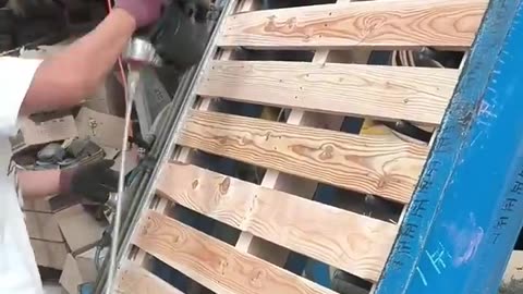 Making wooden pallet simply this way with useful tool