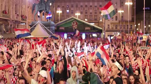 Navijačko ludilo nakon pobjede Hrvatske/Croatian fans go crazy after England match