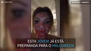 Jovem dá susto em namorado com maquiagem de Halloween