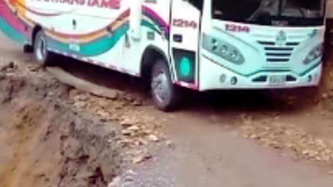 Motorista não pode errar na Estrada Boliviana