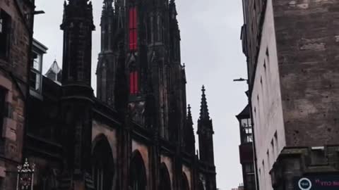 The rainy Royal Mile adds an air of mystery and vintage to old buildings