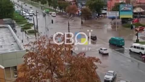 Krivoy Rog floods after Russian strikes