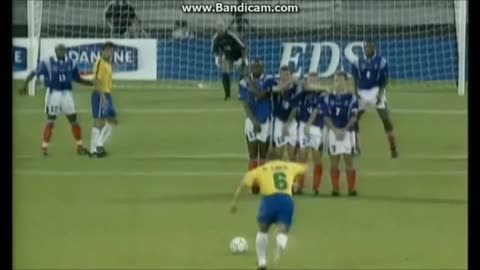 Roberto Carlos amazing free kick for Brazil