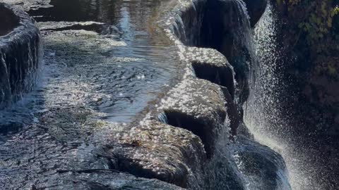 Close up on Water on Waterfalls Edge