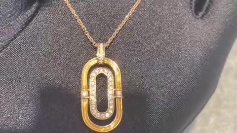 Oval Gold decorated with diamonds