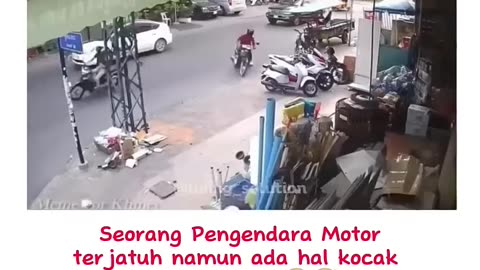 Maksudnya Apa Coba Pak Pak Udah Tau kecelakaan Malah Dimainin 😂😅 #viral #jokes #viraltiktok