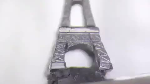 Make the Eiffel Tower with a pencil lead