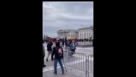 DC police officer waves in protestors into the capitol