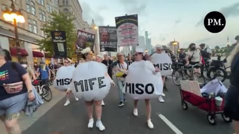 🚨 Protestors in Chicago dressed up as ABORTION PILLS are walking down the street near the DNC