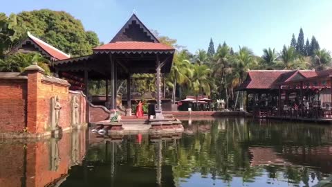 It is very quiet to enjoy such a calm lake