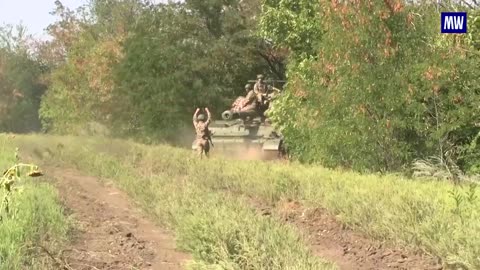 Crews of the self-propelled howitzer "Akatsiya"