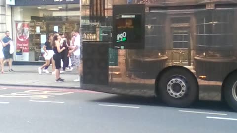 HARRY POTTERS BUS:- HOGWARTS BUS