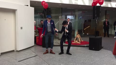 Auftritt justsomemotion und Günther Krabbenhöft in der Sparkasse Lüneburg