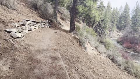 Gorgeous Wilderness Trail Hiking Above Deschutes River in the Rain – Central Oregon