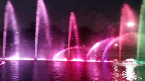 Dancing water 💧 ✨️ Lahore minar e pakistan