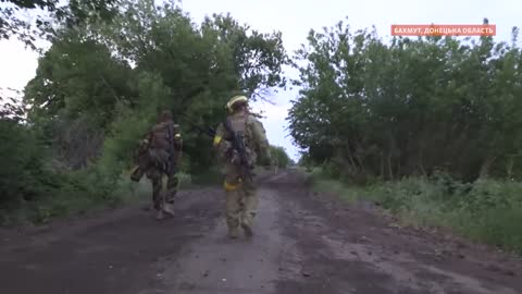 Battles for Bakhmut: Ukrainian troops hold back Russian forces tens of kilometers from the city