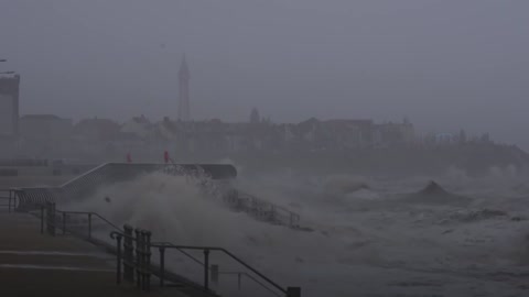 UK weather_ Storm Eunice to batter London on Friday as Met Office issues ‘threat to life’ warning