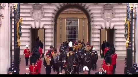 Queen Elizabeth leaves Buckingham Palace for the final time