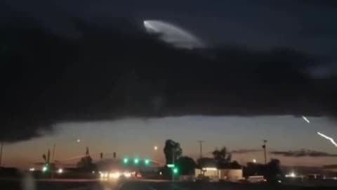 USA: Los Angeles California - Large Jellyfish Looking thing in the Sky!