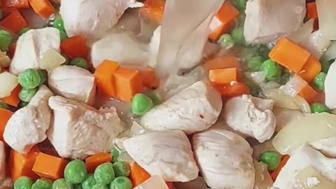 Chicken with carrot, green peas in white sauce #chickenrecipe #veggies #food #homecooked #recipe