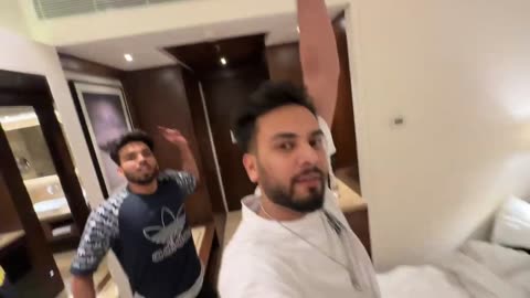 Abhishek or jiya ka sath song aw rha ha apna