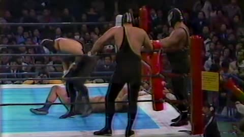 (1985.01.18) Antonio Inoki, Tatsumi Fujinami & Kengo Kimura vs Strong Machine #1, #2 & #3 - NJPW