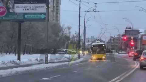 In Kiev, trolleybuses continue to stand in the morning without electricity 🔌