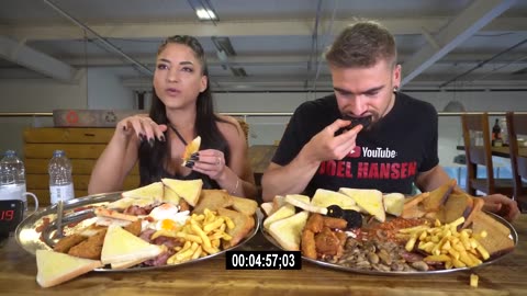 MASSIVE FULL ENGLISH BREAKFAST CHALLENGE (Over 1000 Fails) With @LeahShutkever