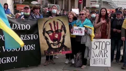 Javier Bardem protests outside Russian embassy